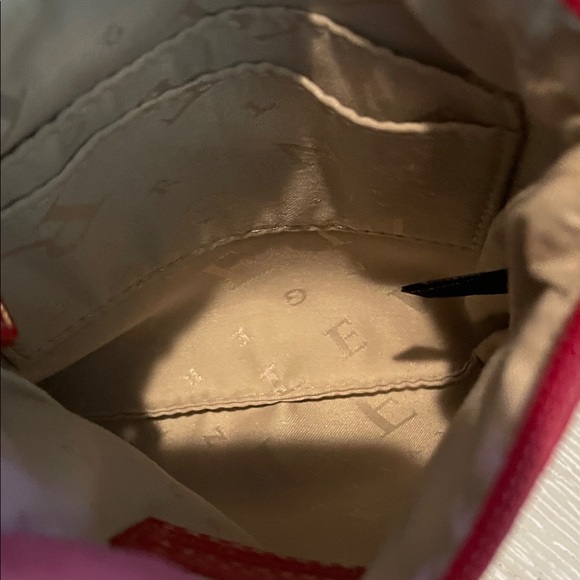 Levenger Chic Red Crossbody Bag
3 Interchangeable Pouches - Picture 6 of 7